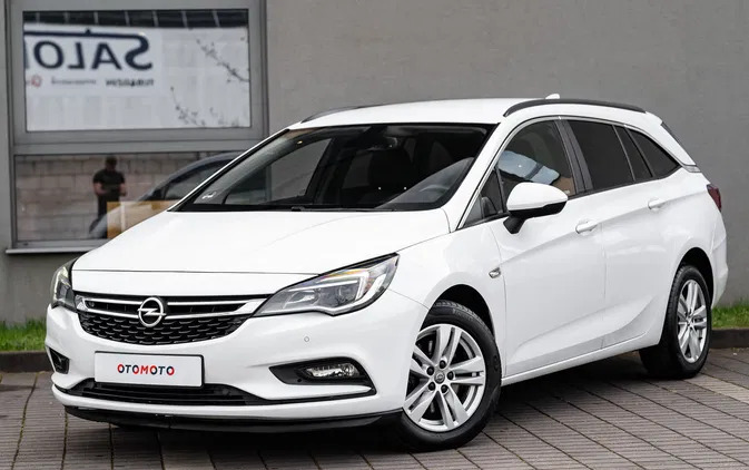 mazowieckie Opel Astra cena 39900 przebieg: 182000, rok produkcji 2017 z Radom